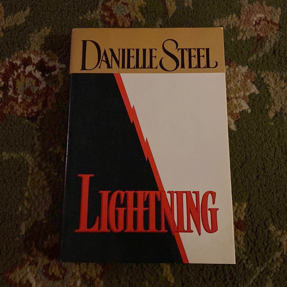 Danielle Steel Lightning